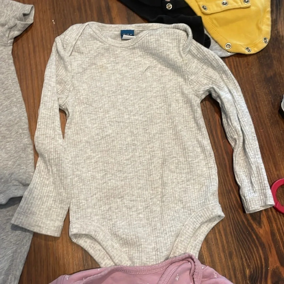 Assorted Onesies size: 12M - Picture 4 of 7